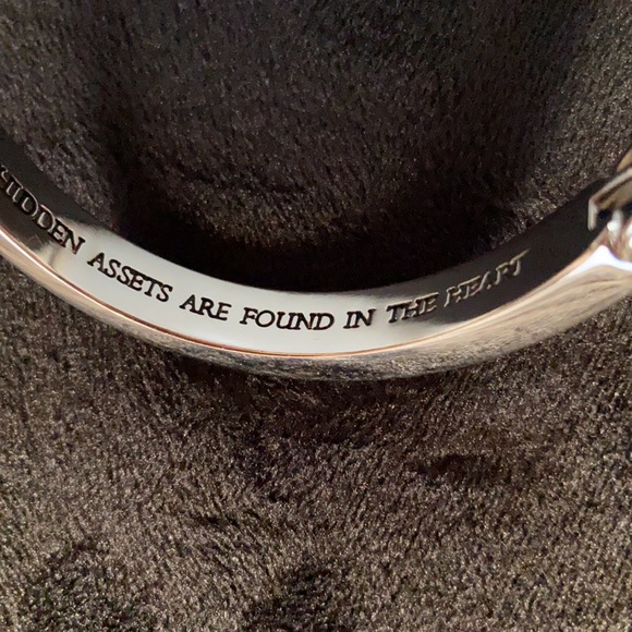 Brighton , my flat in London hinged bangle , NWOT - Picture 5 of 8